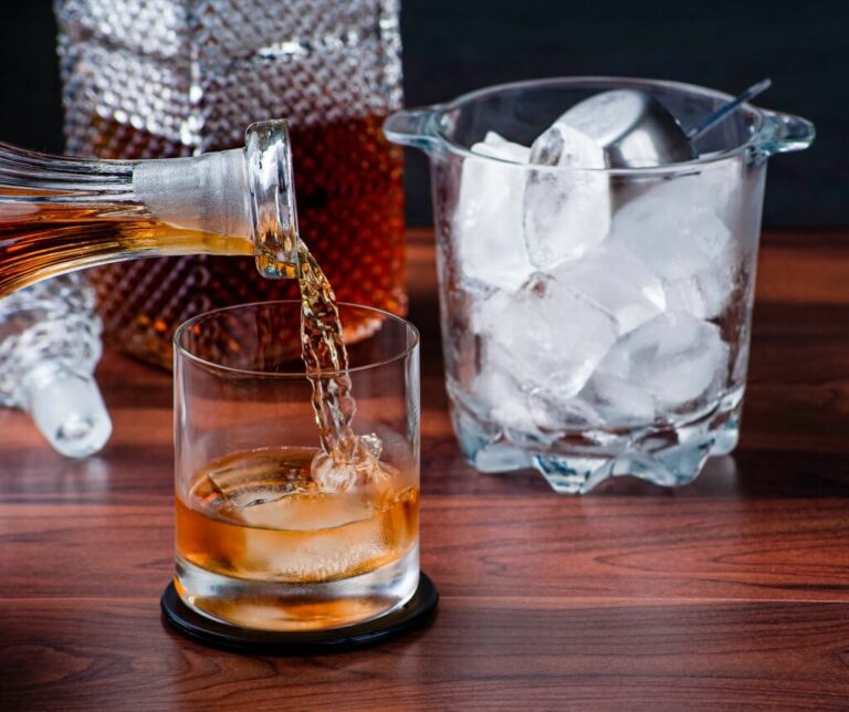 Whisky on Rocks Is A Summer Trend